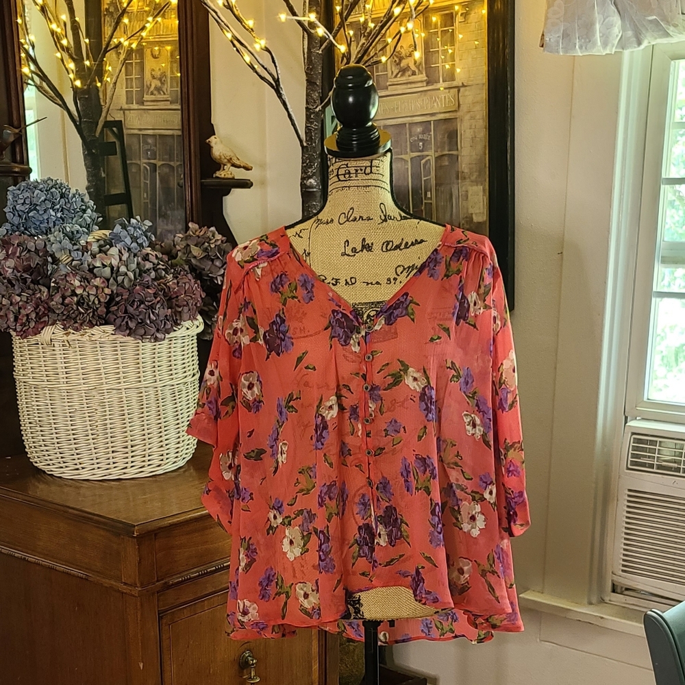 Bke 3/4 sleeves light weight sheer blouse Flowers